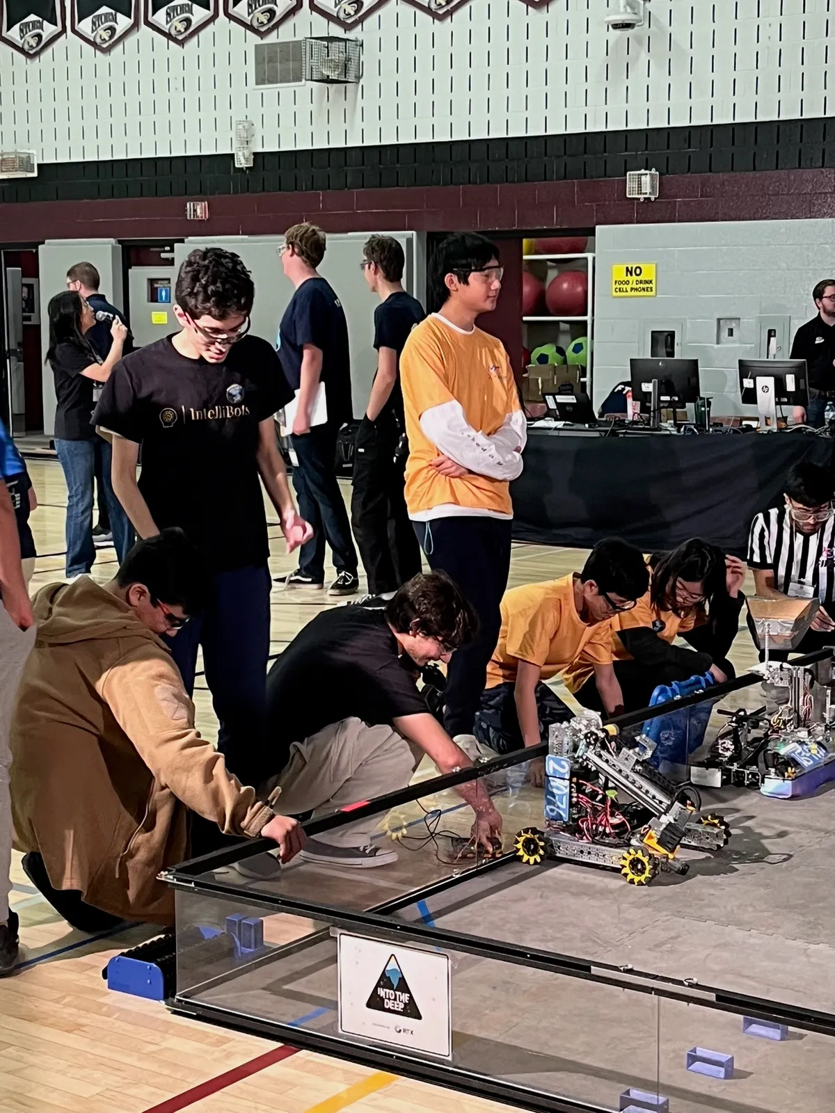 FLL and FTC Teams students
